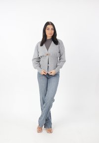 Вязаная кофта