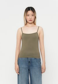 Топ на бретельках