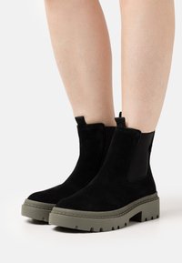 Ботинки челси