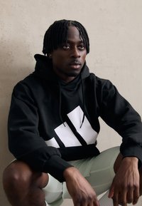 Спортивная кофта