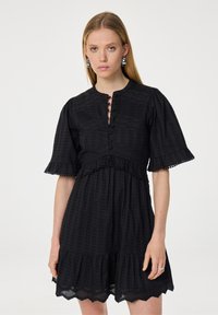 Короткое платье