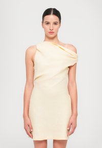 Короткое платье