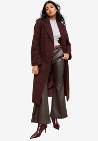 Шерстяное пальто