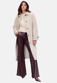 Шерстяное пальто