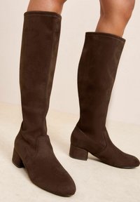 Широкие сапоги