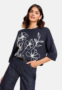 Пуловер с рукавом три четверти