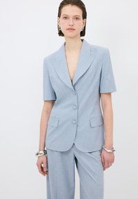 Костюм Костюм