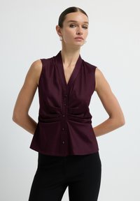 Блузка без рукавов