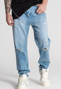 Прямые джинсы