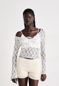 Кружевная блузка