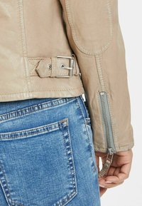 Кожаная куртка