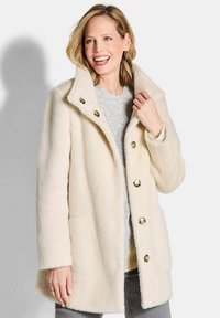 Короткое пальто Короткое пальто