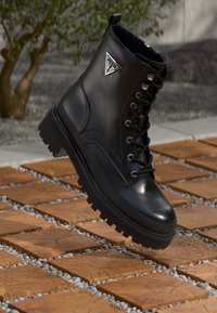 Ботинки на шнуровке