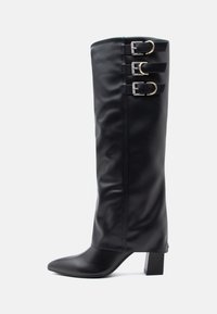 Высокие сапоги