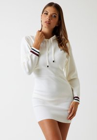 Вязаное платье