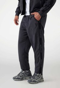 Спортивные штаны