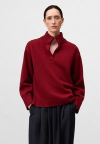 Пуловер с вырезом V Пуловер с вырезом V