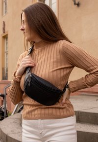 Сумка на пояс Сумка на пояс