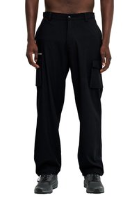 Брюки с накладными карманами