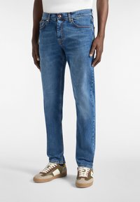 Прямые джинсы Прямые джинсы