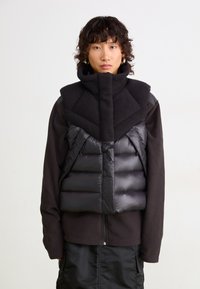 Пуховой жилет