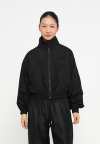 Короткая куртка