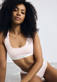 Бюстгальтер