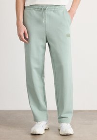 Спортивные штаны