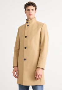 Короткое пальто