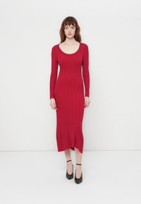 Вязаное платье