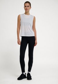 Спортивный топ