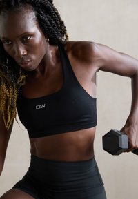 Спортивный бюстгальтер