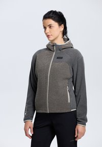 Спортивная куртка