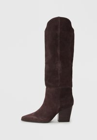 Высокие сапоги