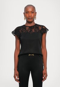 Кружевная блузка