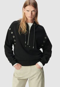 Пуловер с капюшоном Пуловер с капюшоном