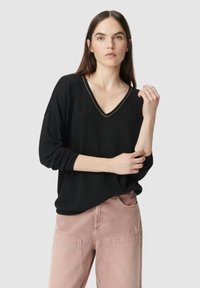 Длинный пуловер Длинный пуловер