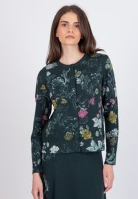 Жаккардовая вязаная кофта