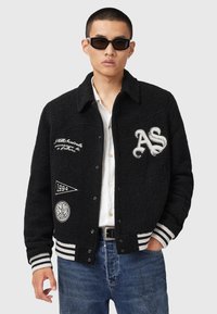 Куртка бомбер