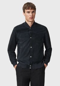 Куртка бомбер