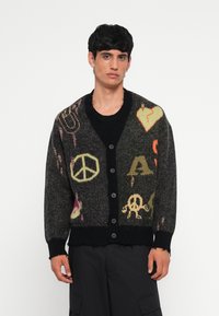 Вязаная кофта