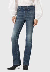 Клешеные брюки