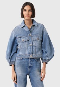 Джинсовая куртка