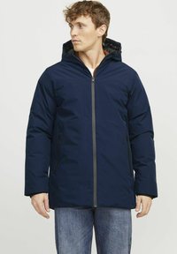 Зимняя куртка