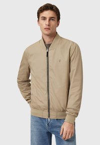 Куртка бомбер