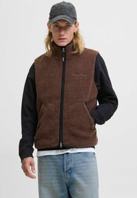 Жилет Жилет