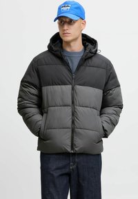 Зимняя куртка