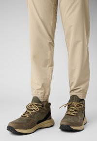 Походные ботинки