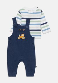 Набор одежды