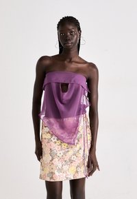 Топ без бретелек